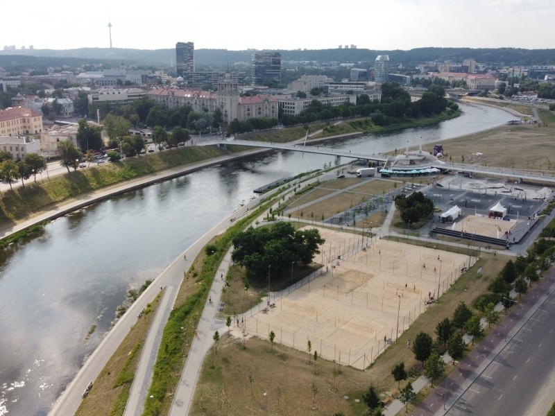 Paplūdimio tinklinis su SM Tauru
