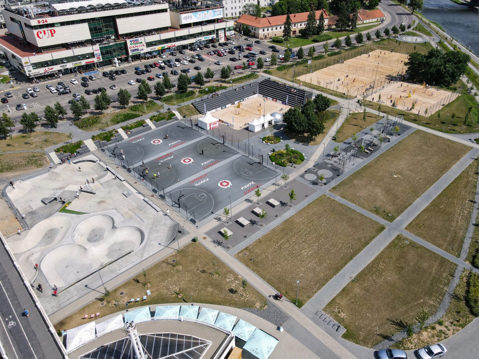 Aikštynas prie Baltojo tilto iš viršaus
